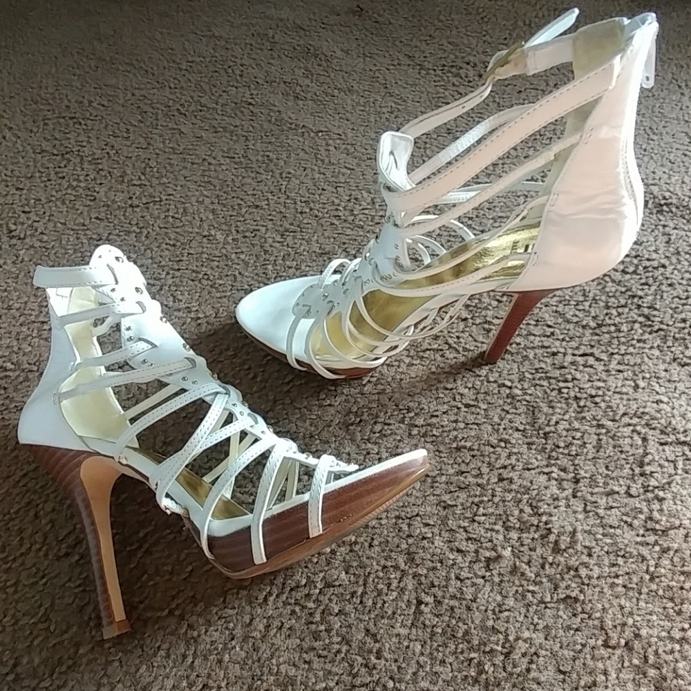 Heels - Picture 2 of 3